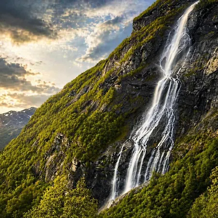 Scandinavian In Fjords * Norddal